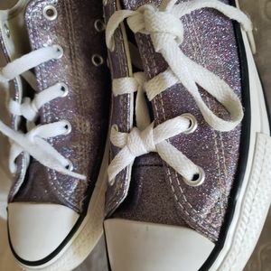 EUC CTAS Classic Chuck Taylor (4 JR.) Moody Purple Glitter kicks